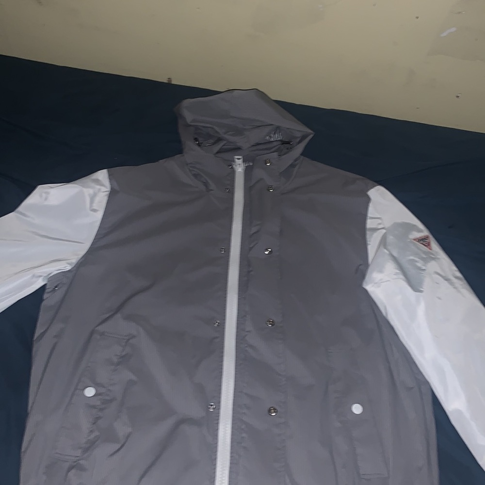 Guess jacket. - Picture 2 of 4